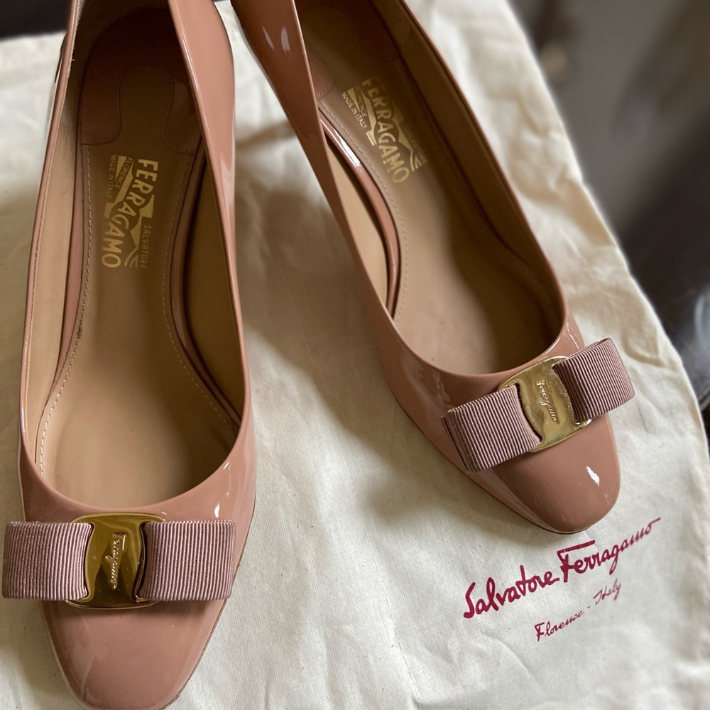 Salvatore Ferragamo Blush Pumps size 38